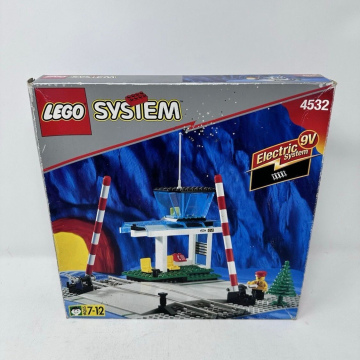 Lego System 4532 Train Set Add-On Pack Level Crossing
