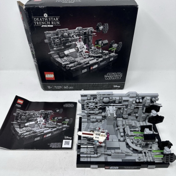 LEGO Star Wars: Death Star Trench Run Diorama 75329